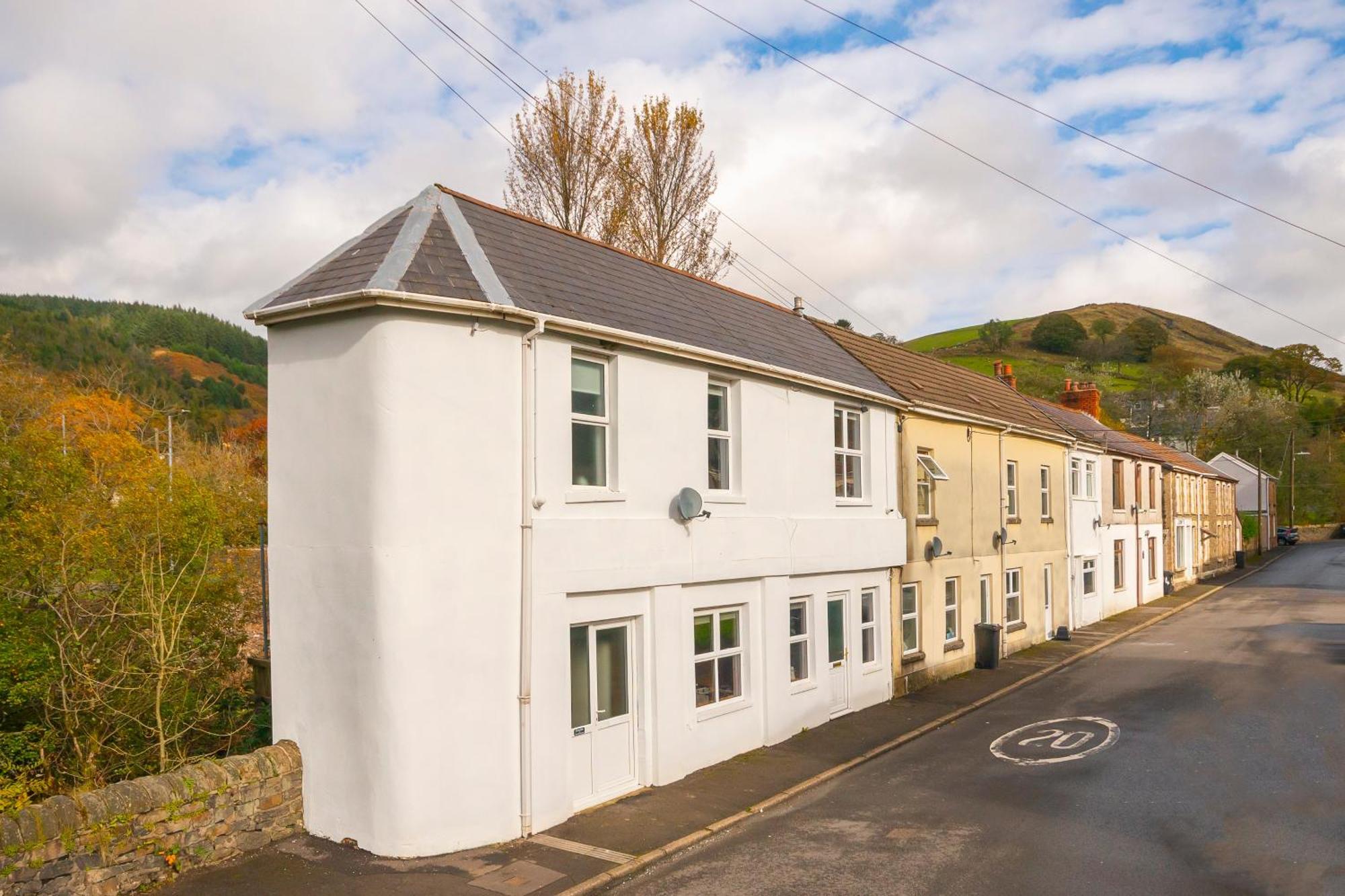 Riverside Great House In The Afan Forest Bike Park By Staystaycations Glyncorrwg Exterior photo